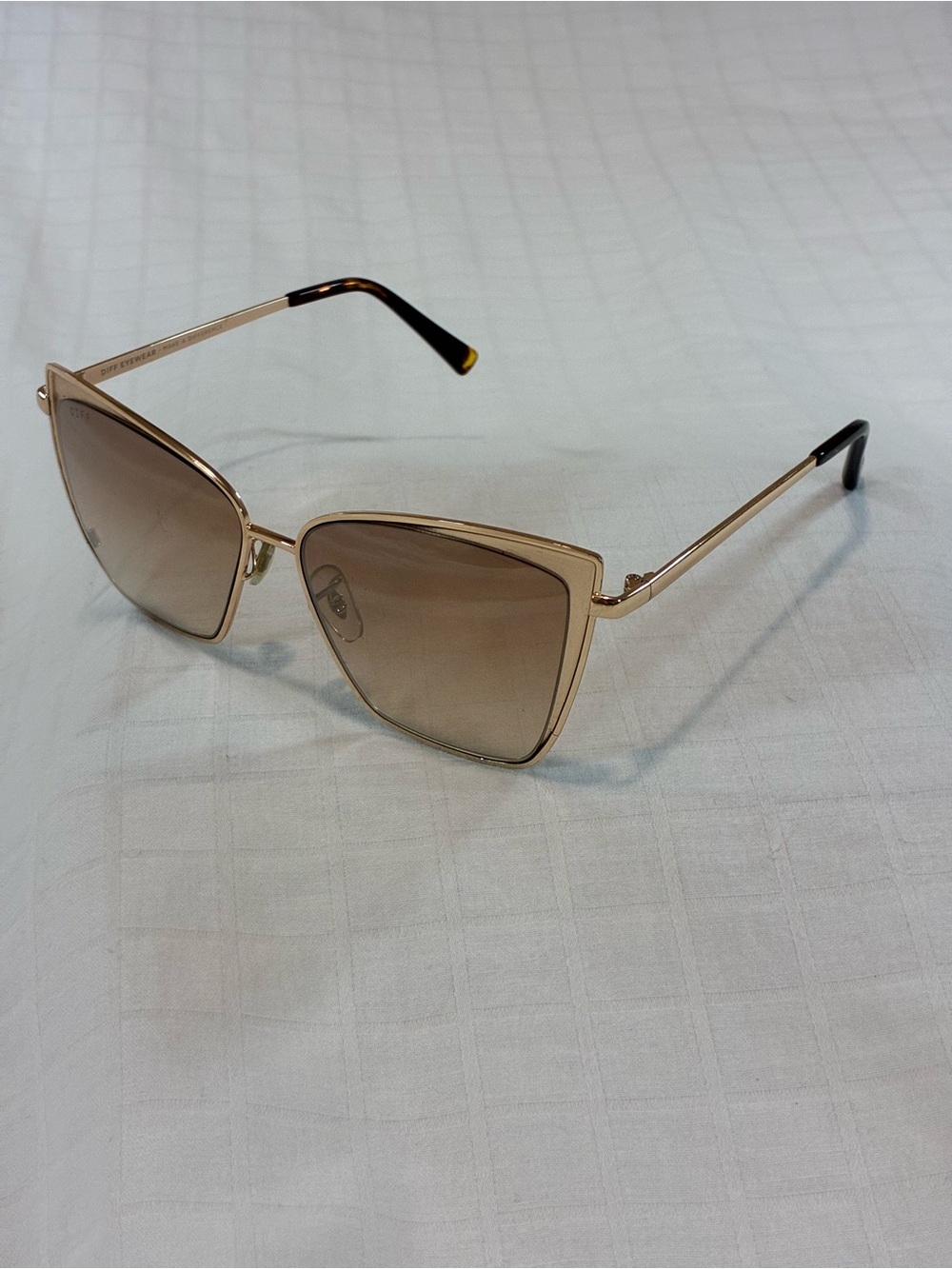 Diff Eyewear Gold Frame Brown Gradient Cat-Eye Sunglasses